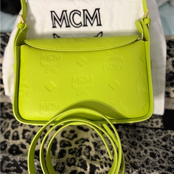 MCM Acid Green Nappa Leather Small Aren Shoulder Bag - Picture 2 of 7